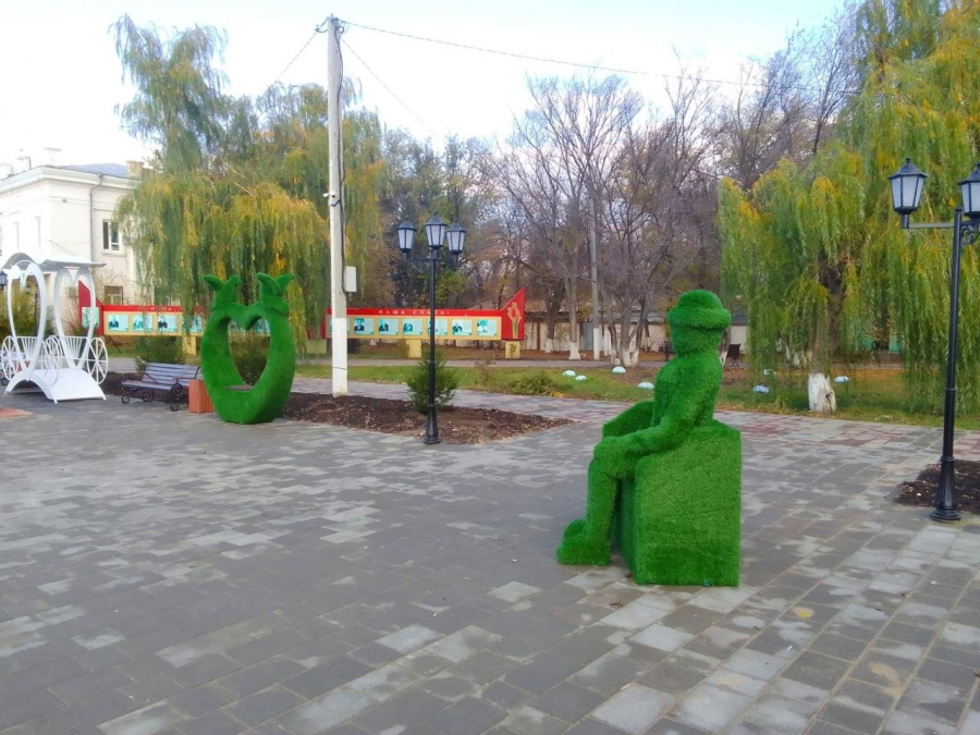 В Перелюбе по инициативе сельчан благоустроили центральную площадь