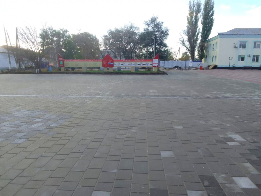 В Перелюбе по инициативе сельчан благоустроили центральную площадь