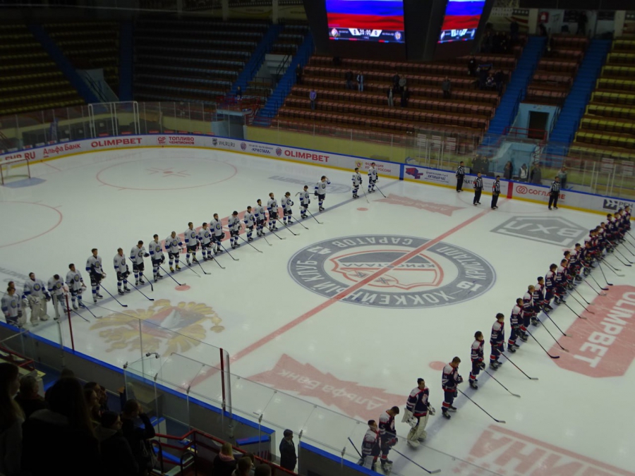 Саратовские хоккеисты оборвали 11-матчевую победную серию лидера