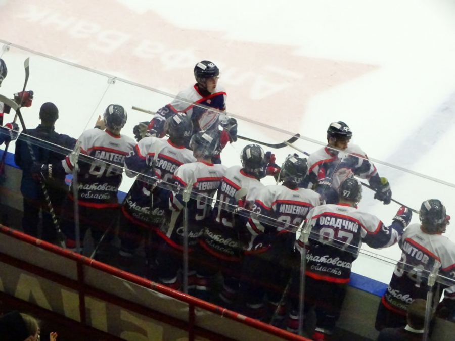 Саратовские хоккеисты оборвали 11-матчевую победную серию лидера