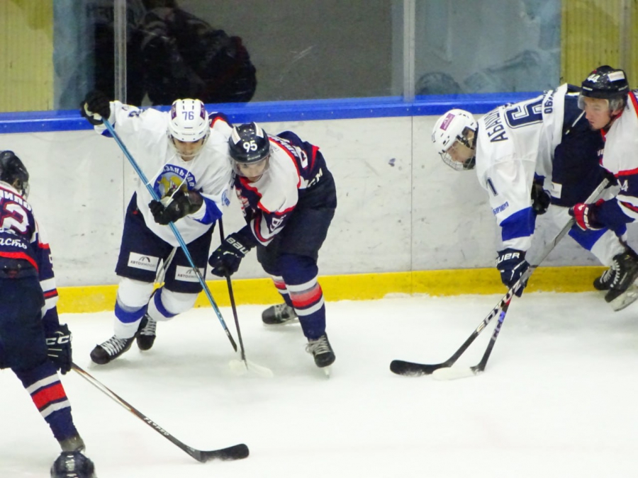 Саратовские хоккеисты оборвали 11-матчевую победную серию лидера