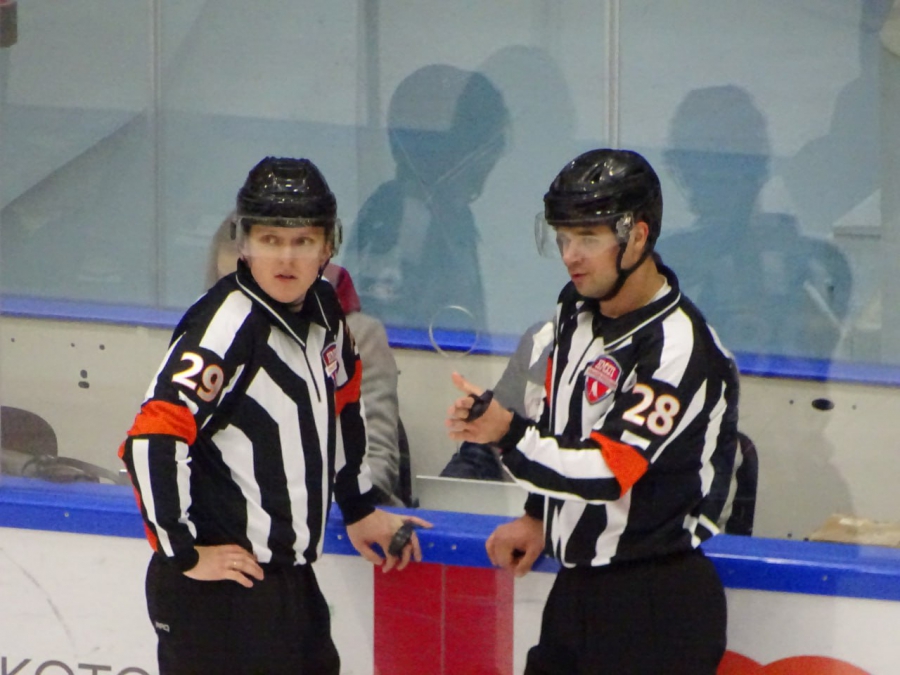 Саратовские хоккеисты оборвали 11-матчевую победную серию лидера