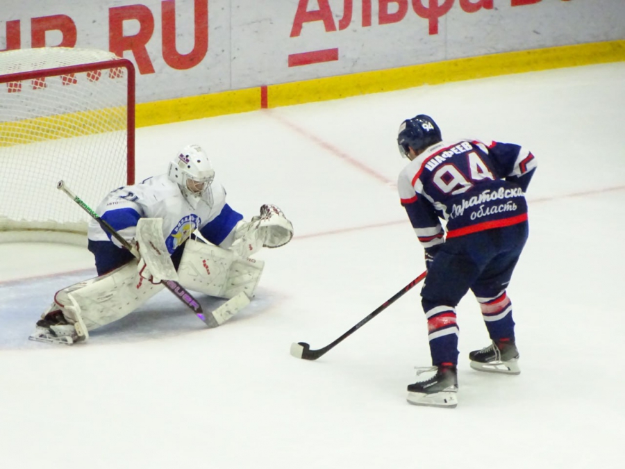 Саратовские хоккеисты оборвали 11-матчевую победную серию лидера