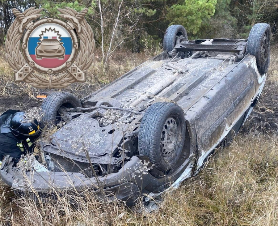 В Екатериновском районе в опрокинувшейся «Ладе» пострадал молодой человек