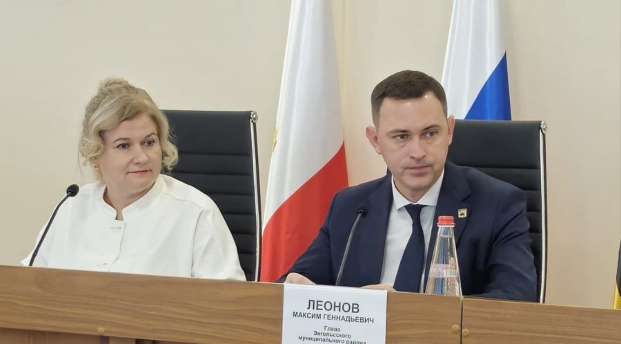 В Энгельсе на центральной площади планируют обустроить муниципальный каток