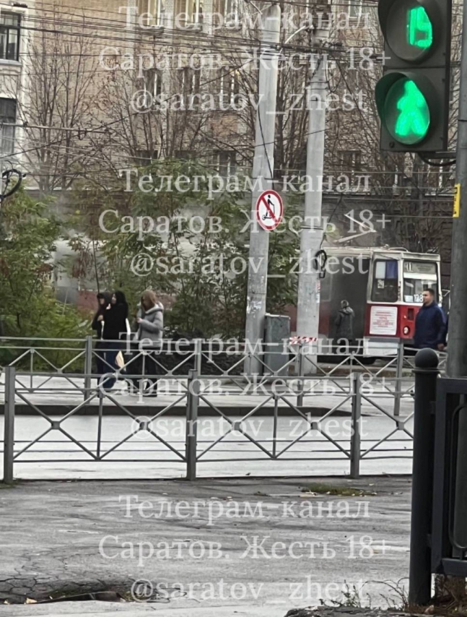 В центре Саратова загорелся вагон трамвая №11 возле корпуса СГУ