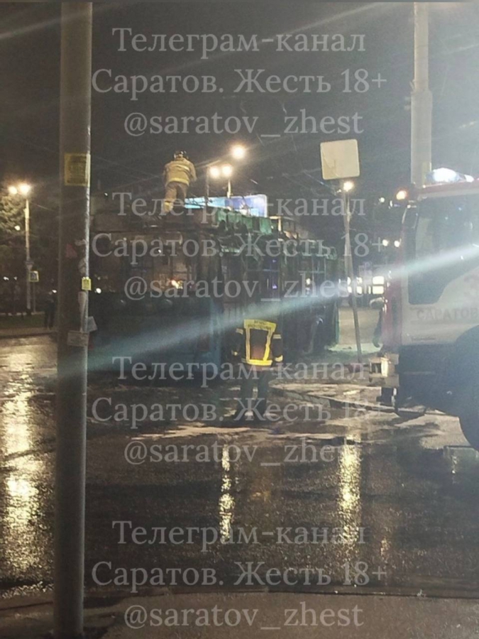 На Привокзальной площади полностью сгорел троллейбус №15