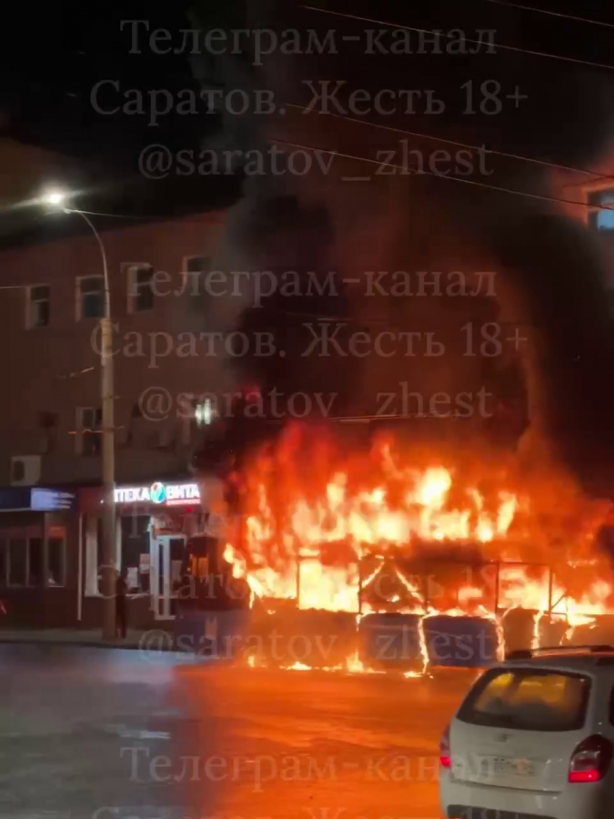 На Привокзальной площади полностью сгорел троллейбус №15