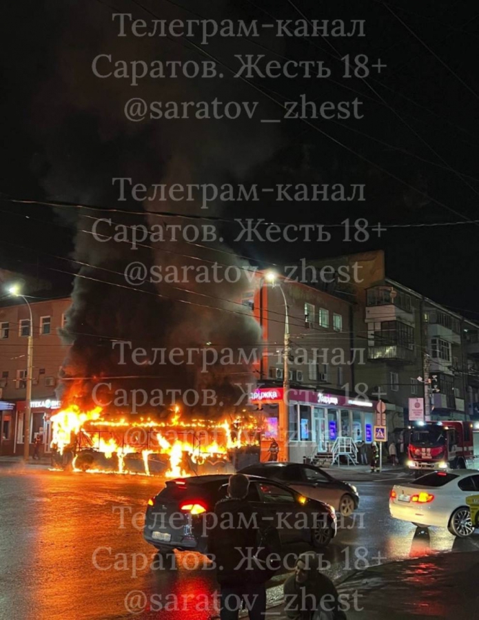 На Привокзальной площади полностью сгорел троллейбус №15