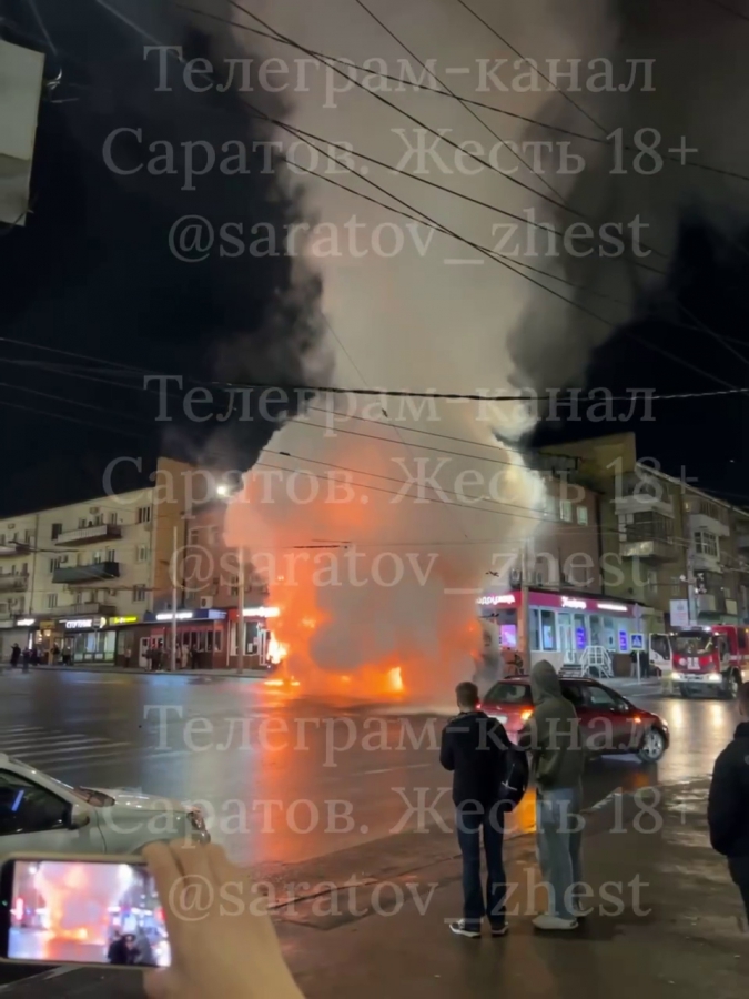 На Привокзальной площади полностью сгорел троллейбус №15