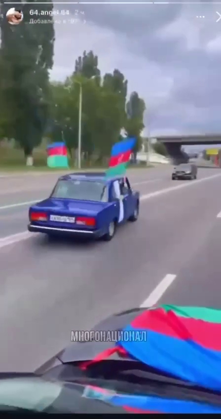 В Саратове автохам ждет суда за опасное вождение и заезд с флагами Азербайджана