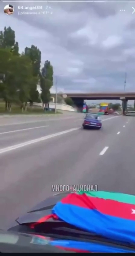 В Саратове автохам ждет суда за опасное вождение и заезд с флагами Азербайджана