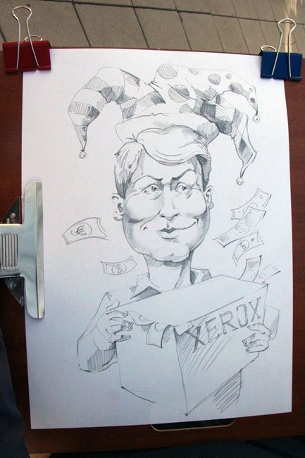 Напротив издательства повесили баннер: «Аркаша – не шути со словом»