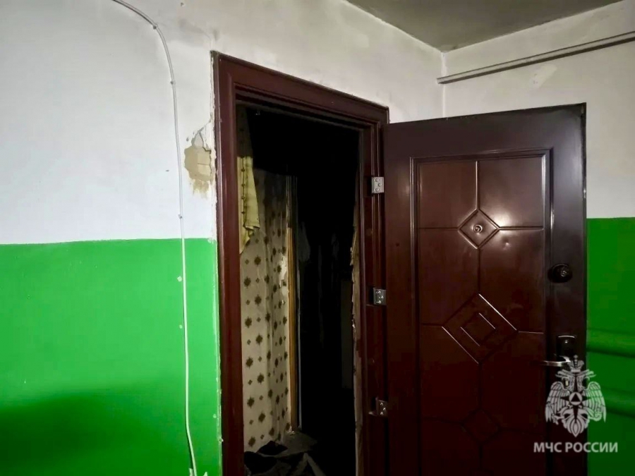 В Петровске на пожаре в пятиэтажке погиб курильщик