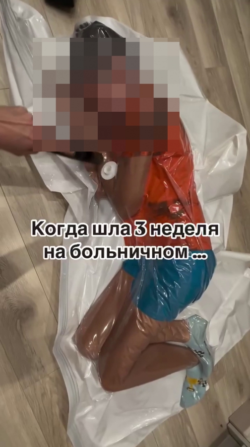 Блогер в Саратове закрыла сына в вакуумной упаковке. В МВД начали проверку
