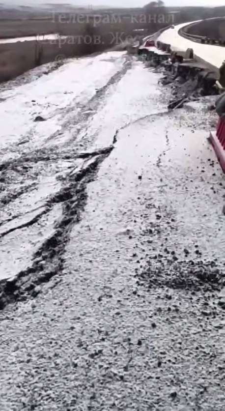 Из-за оползня разрушился участок трассы между Балашовом и Ртищево