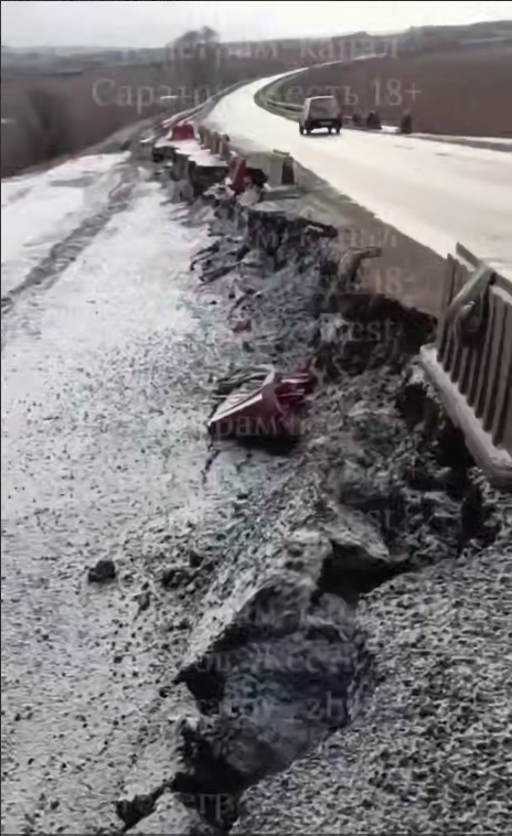 Из-за оползня разрушился участок трассы между Балашовом и Ртищево