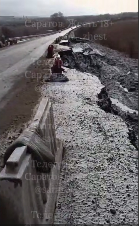 Из-за оползня разрушился участок трассы между Балашовом и Ртищево