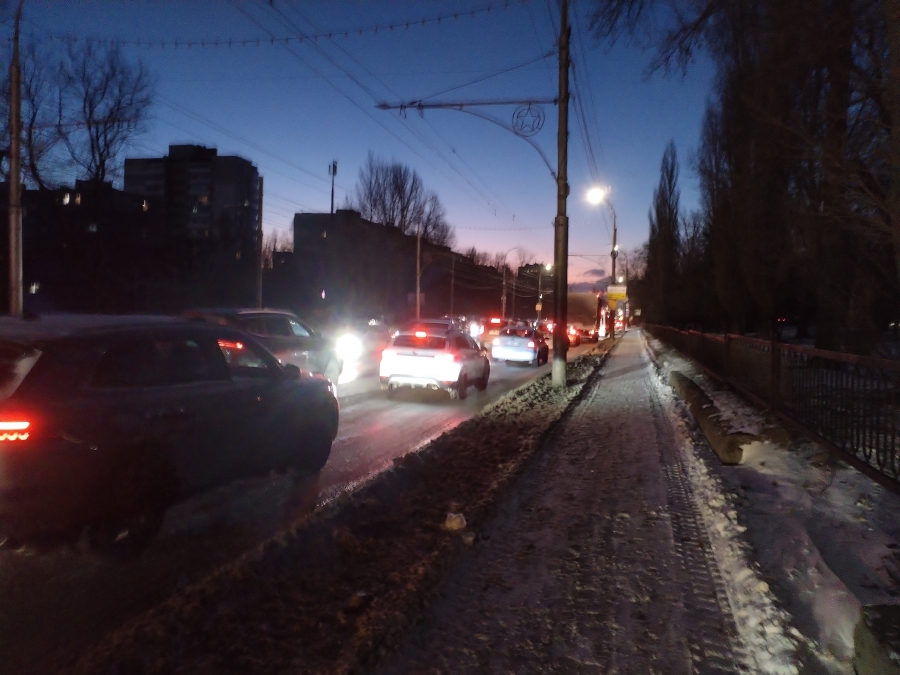 На Большой Горной ограничили проезд: пробки достигли 8 баллов