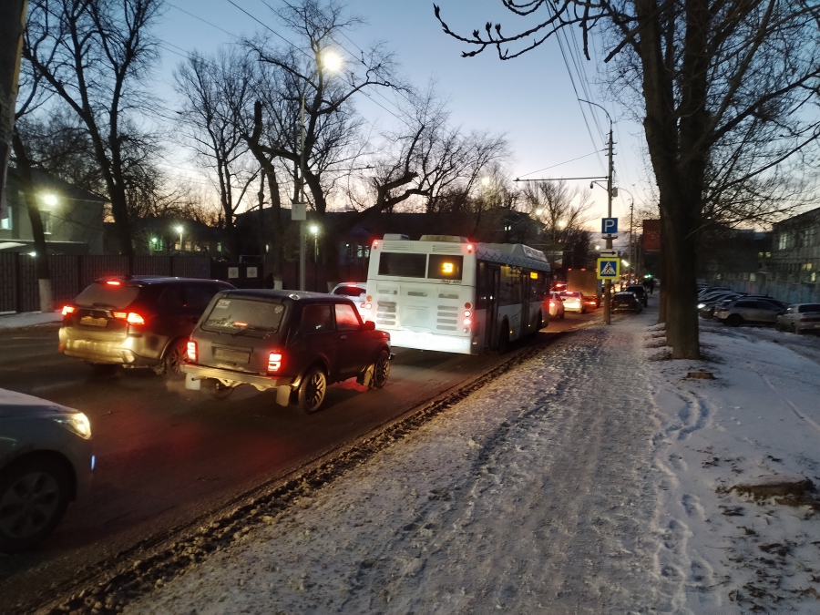 На Большой Горной ограничили проезд: пробки достигли 8 баллов