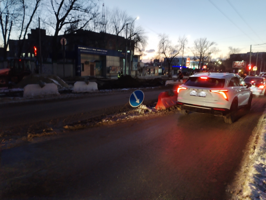 На Большой Горной ограничили проезд: пробки достигли 8 баллов