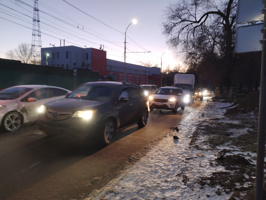 На Большой Горной ограничили проезд: пробки достигли 8 баллов