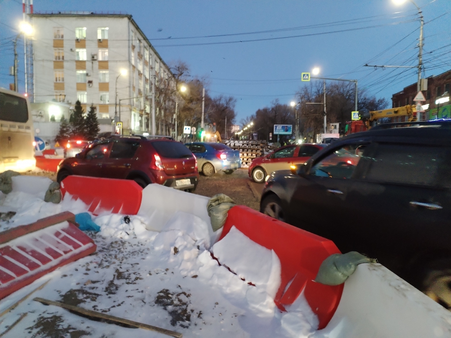 На Большой Горной ограничили проезд: пробки достигли 8 баллов