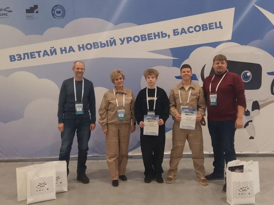 Саратовские школьники победили в турнире дроноводов в Калуге