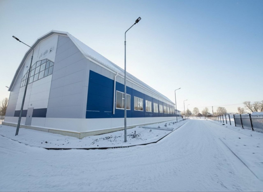 В Балашовском районе «Лэнд Крузер» столкнулся со снегоуборочным трактором