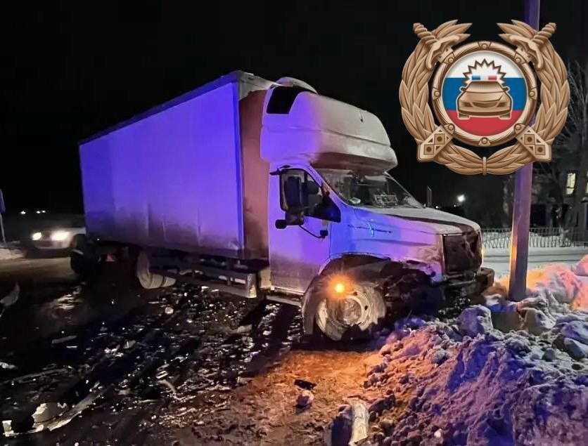 В Пугачеве четверо несовершеннолетних в «Лексусе» пострадали в ДТП с грузовиком