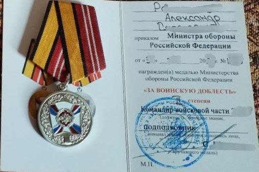 Раненого ершовского бойца наградили двумя медалями за успехи в зоне СВО