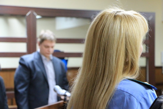 Судья зачитывает обвинительный приговор братьям убийцы Руслана Маржанова