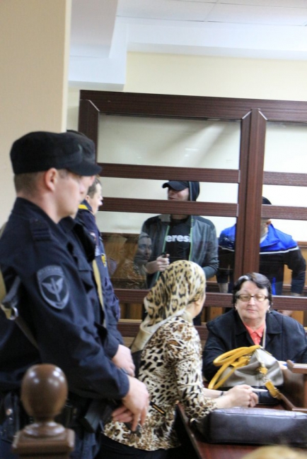 Судья зачитывает обвинительный приговор братьям убийцы Руслана Маржанова