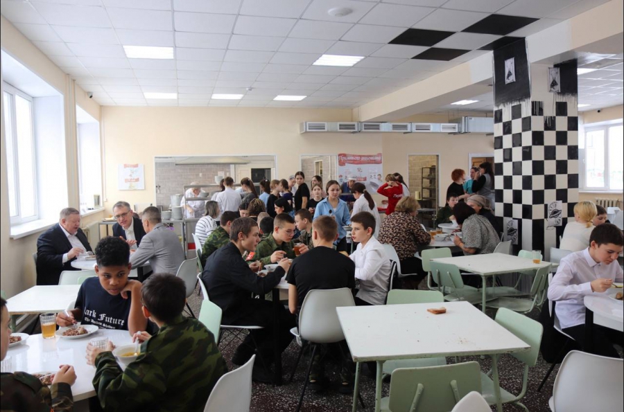 Панков о питании учеников в Балашове: Теперь готовкой занимается сама школа