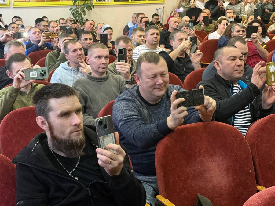 Виктория Цыганова выступила в военном госпитале Саратова