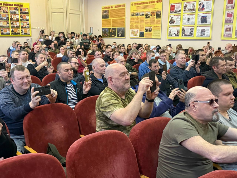 Виктория Цыганова выступила в военном госпитале Саратова