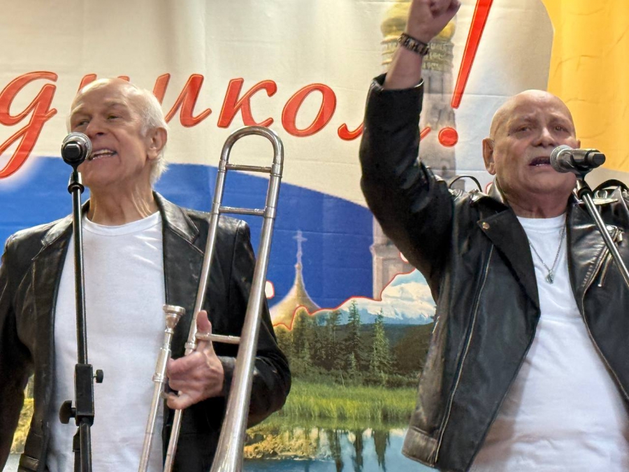 Виктория Цыганова выступила в военном госпитале Саратова