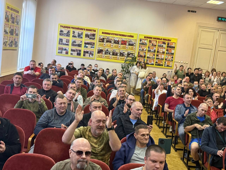 Виктория Цыганова выступила в военном госпитале Саратова