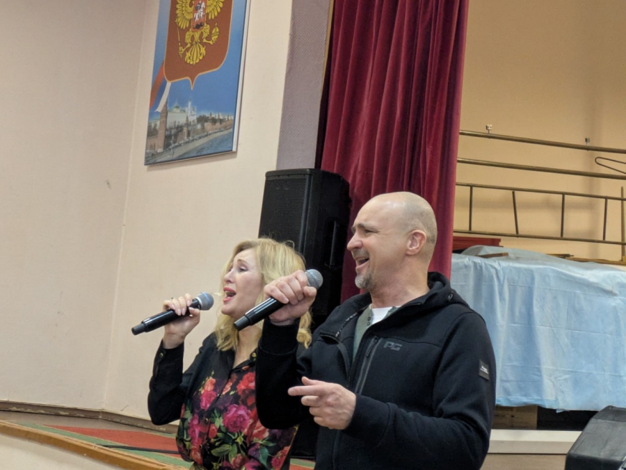 Виктория Цыганова выступила в военном госпитале Саратова