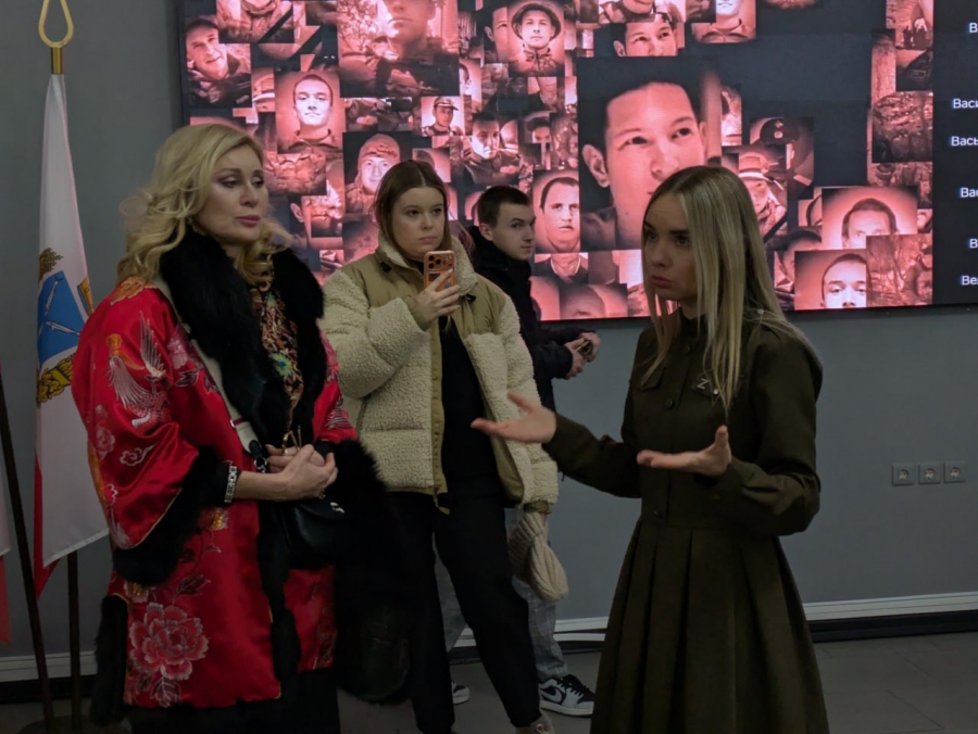 Виктория Цыганова выступила в военном госпитале Саратова