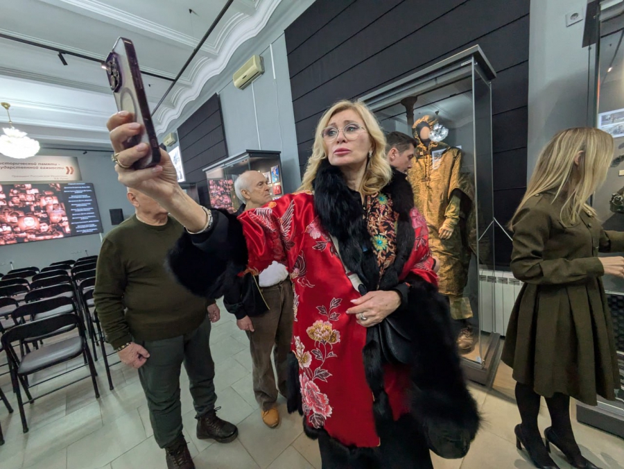 Виктория Цыганова выступила в военном госпитале Саратова