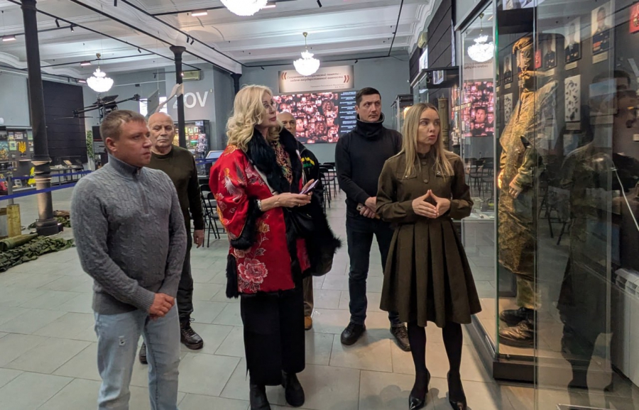 Виктория Цыганова выступила в военном госпитале Саратова