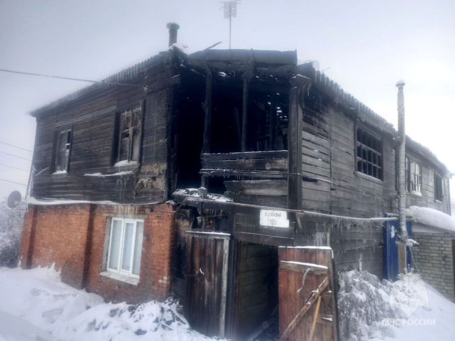 В Вольске жильцов дома спасали с помощью пожарной лестницы