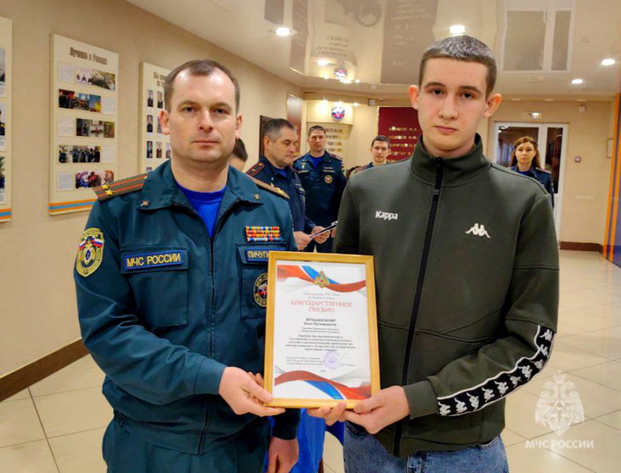 В Саратове вручили благодарственное письмо подростку за спасение тонувшей девочки