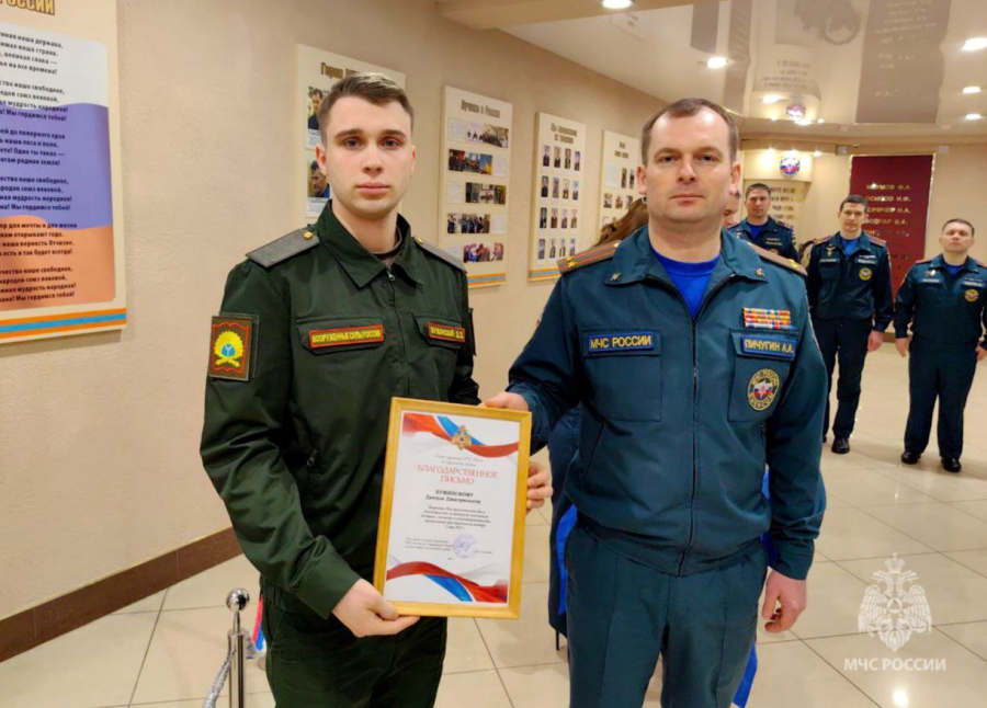 В Саратове вручили благодарственное письмо подростку за спасение тонувшей девочки