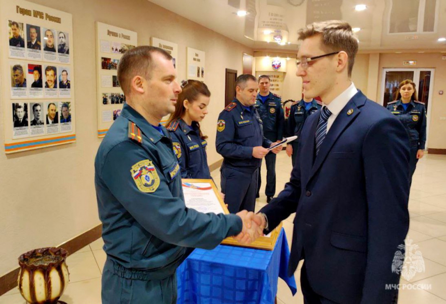 В Саратове вручили благодарственное письмо подростку за спасение тонувшей девочки