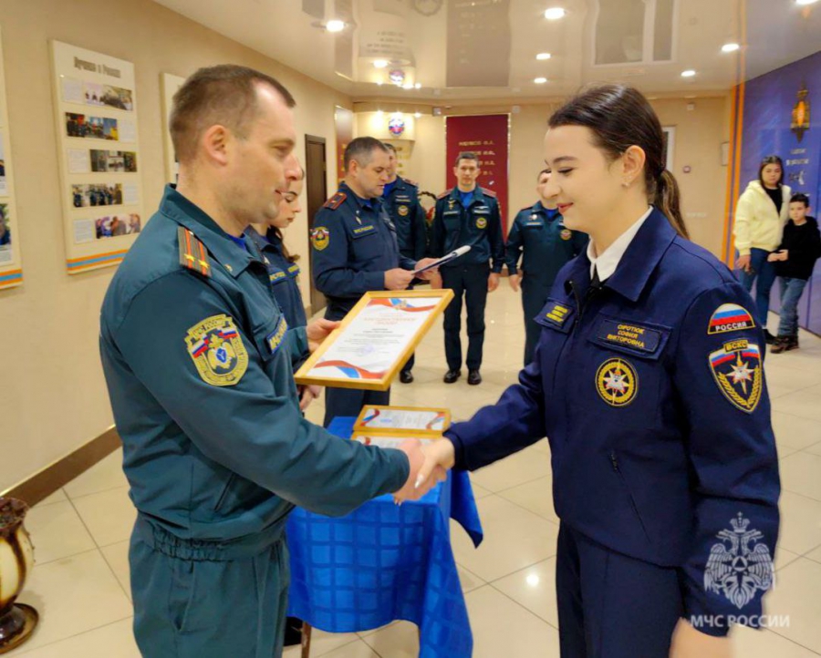В Саратове вручили благодарственное письмо подростку за спасение тонувшей девочки