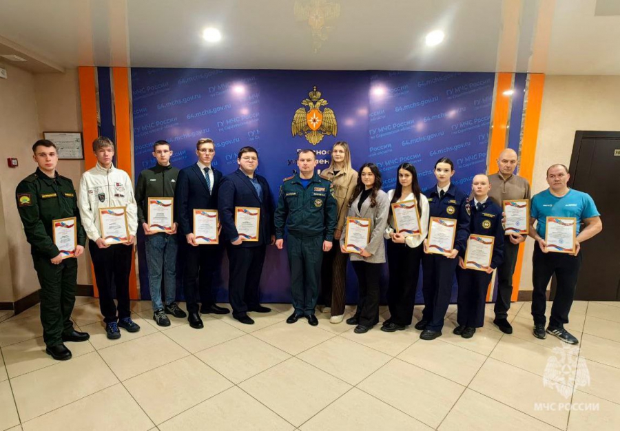 В Саратове вручили благодарственное письмо подростку за спасение тонувшей девочки