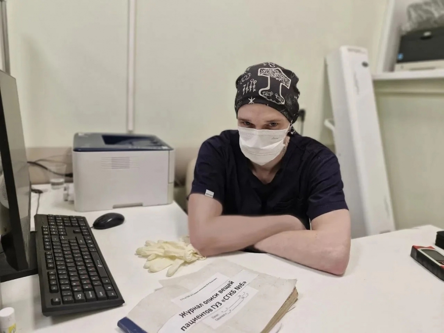 Саратовский медик вернулся в городскую больницу после службы в зоне СВО