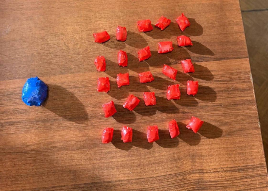 У двух молодых саратовцев изъяли десятки свертков с «синтетикой»